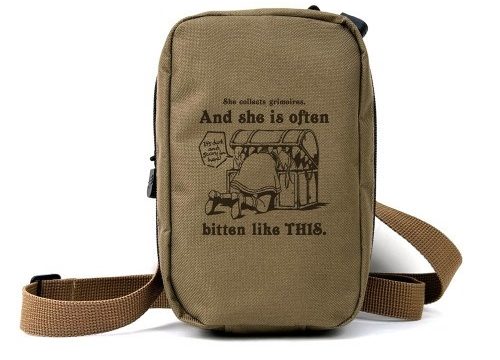 葬送のフリーレン ミミックに食べられるフリーレン ミニショルダーポーチ/SAND KHAKI